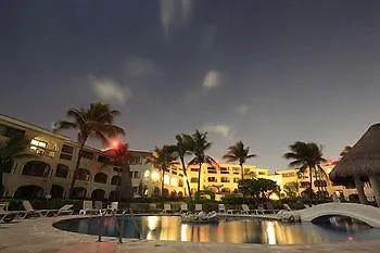 Отель Residencia El Faro Плая-дель-Кармен